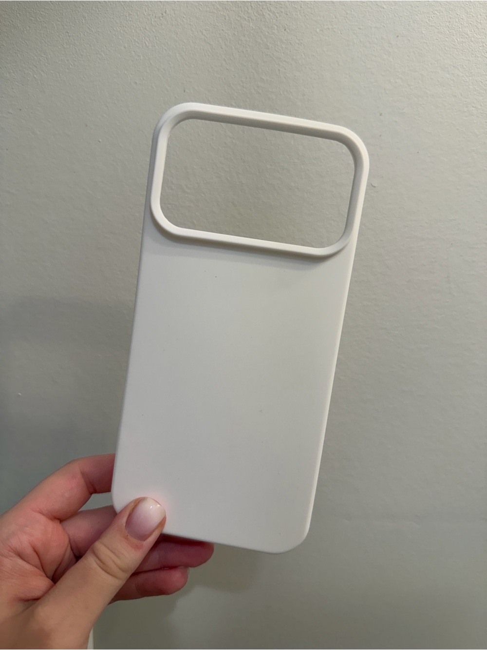 White iPhone 17 pro max case